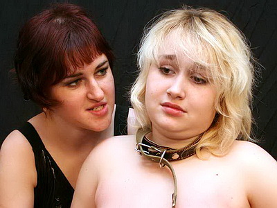BDSM lesbien avec du gros sein et de l épingle à linge!
