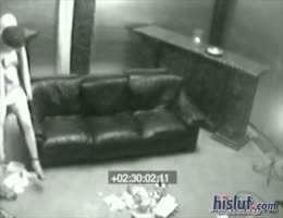 baise à la reception de l'hotel filmé par une caméra de surveillance