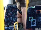 Nesty, une salope se fait baiser dans le bus